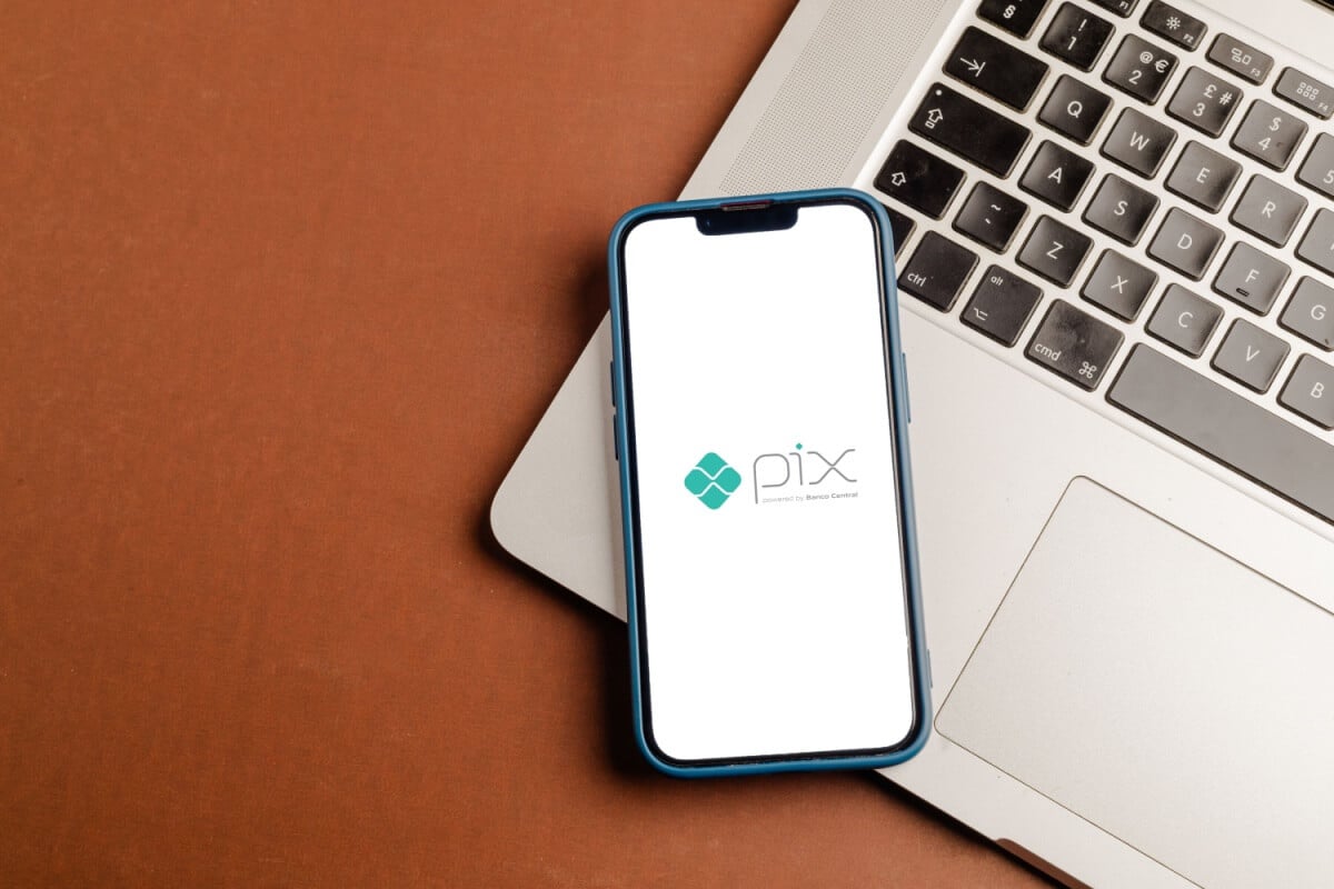 O Pix pode ser um parceiro na economia doméstica, desde que seja utilizado com organização e segurança (Imagem: Photo For Everything | Shutterstock)