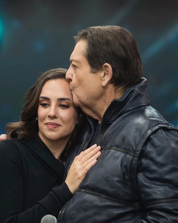 Faustão e Lara  por Reprodução/Instagram