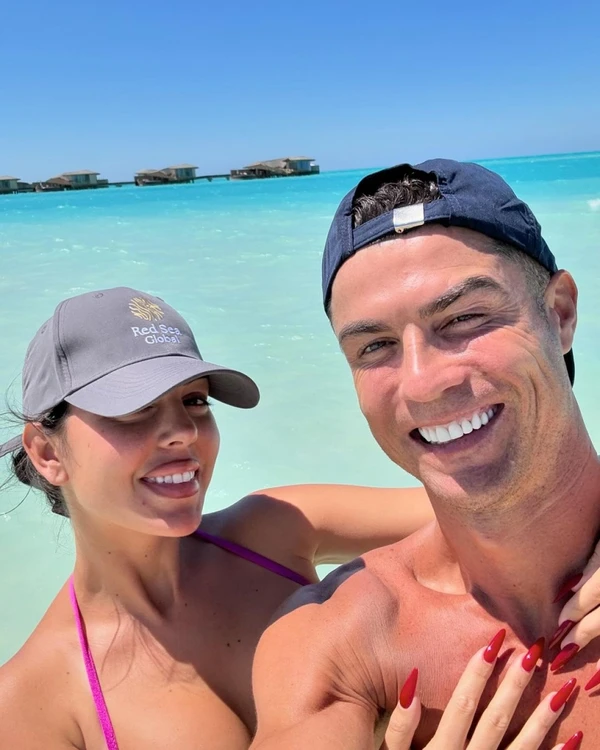 Georgina e Cristiano Ronaldo por Reprodução