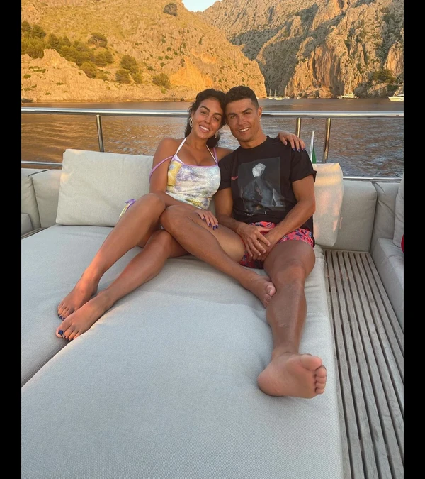 Georgina e Cristiano Ronaldo por Reprodução