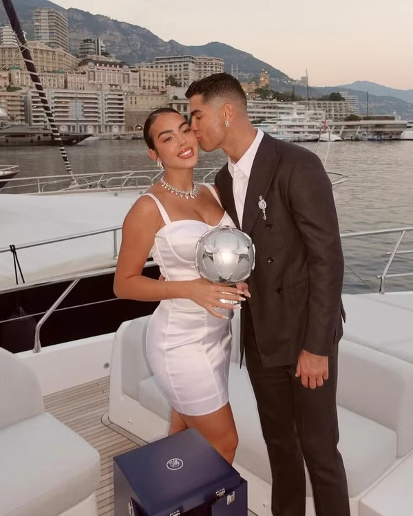 Georgina e Cristiano Ronaldo por Reprodução