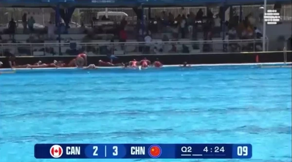 Jogadoras estavam na piscina na hora do tiro por Reprodução
