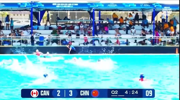 Jogadoras estavam na piscina na hora do tiro por Reprodução