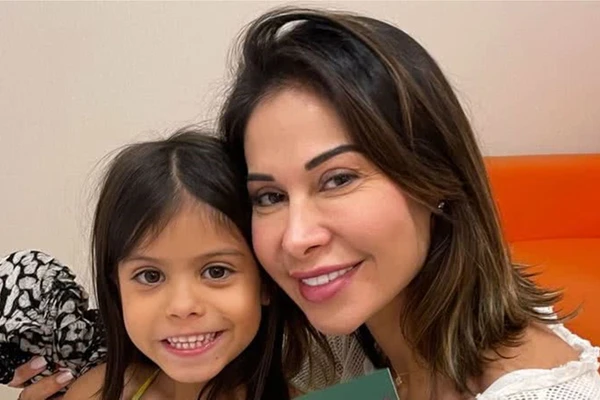 Maíra Cardi e filha Sophia
