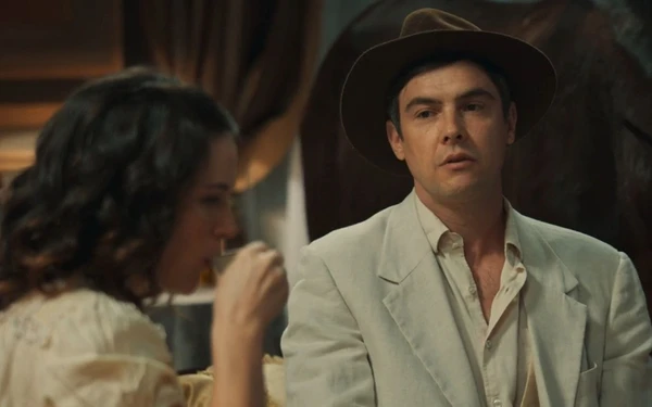 Maria (Bianca Bin) e Candinho (Sergio Guizé) em Êta Mundo Melhor!: casados na vida real por Reprodução/TV Globo 