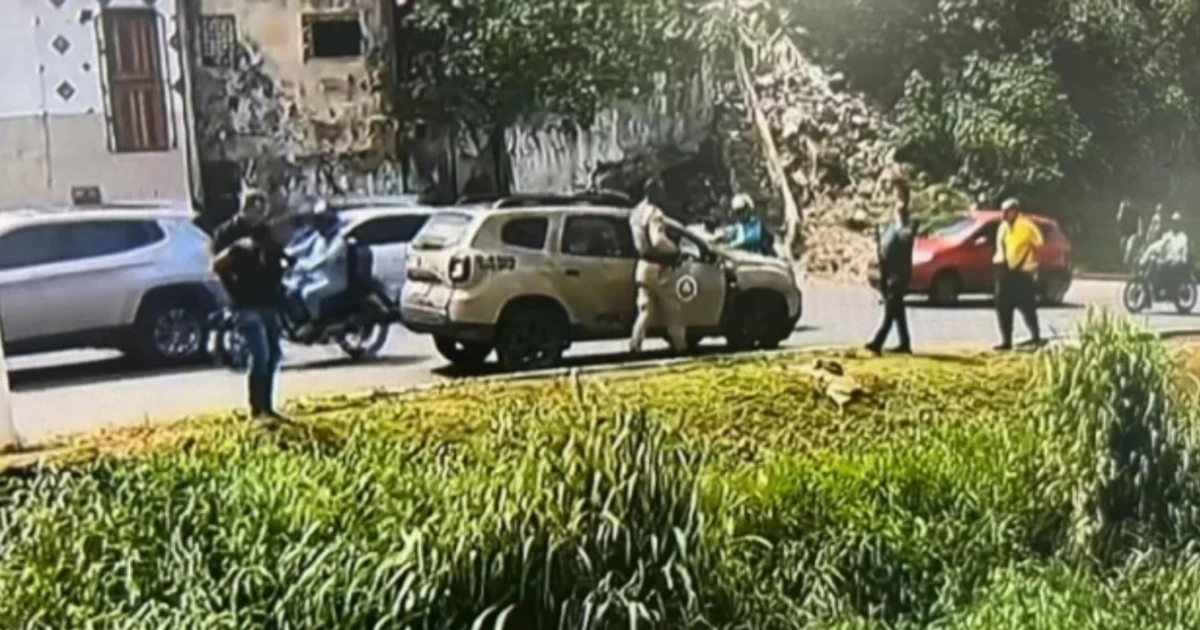 Imagem - Tiroteio e perseguição: polícia busca por suspeito em canal de esgoto na Garibaldi