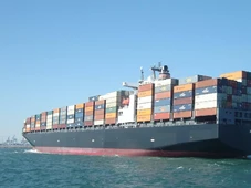Imagem - Por que navios despejam água no mar? Entenda a função do lastro