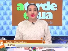 Imagem - VÍDEO: Sonia Abrão aparece com chupeta em programa e surpreende público