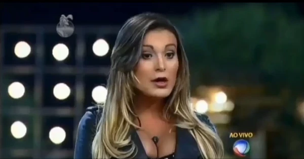 Calcinha suja: clima quente entre Andressa Urach e Denise Rocha por Reprodução/Record TV