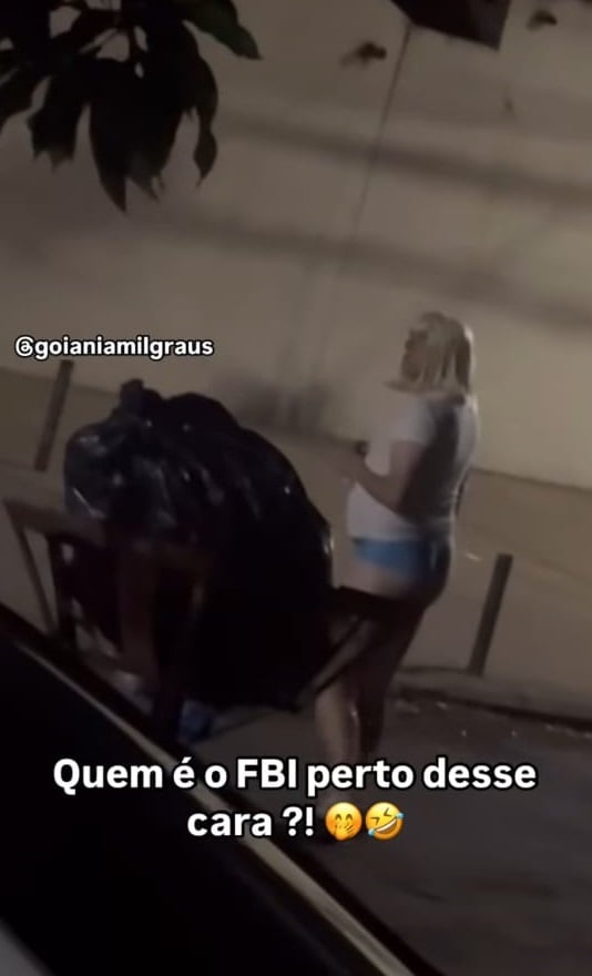 O bispo Eduardo Costa foi flagrado em frente a um bar por Reprodução