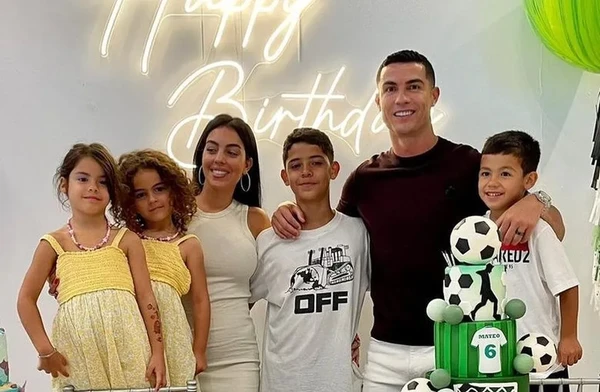 Cristiano Rodrigues, Georgina e os filhos por Reprodução
