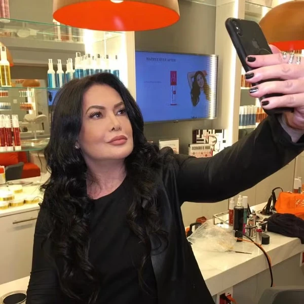 Cristina Galvão é artista plástica e mãe de Fiuk por Reprodução/Instagram