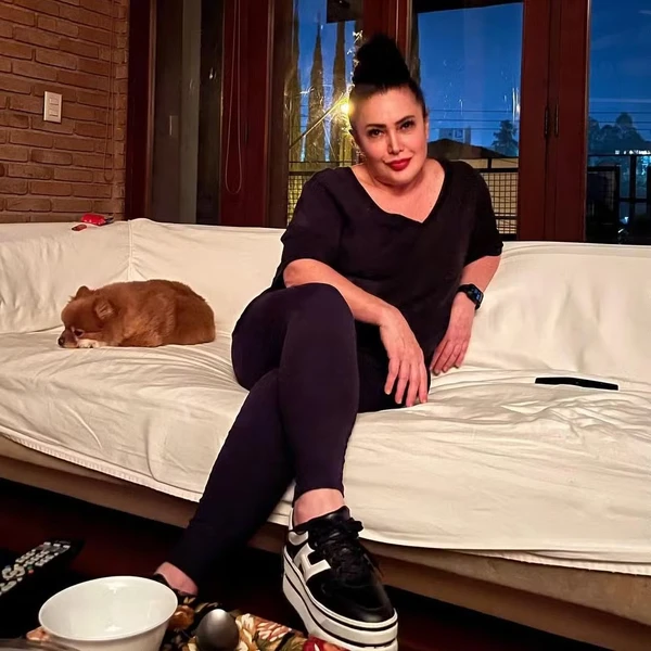 Cristina Galvão é artista plástica e mãe de Fiuk por Reprodução/Instagram