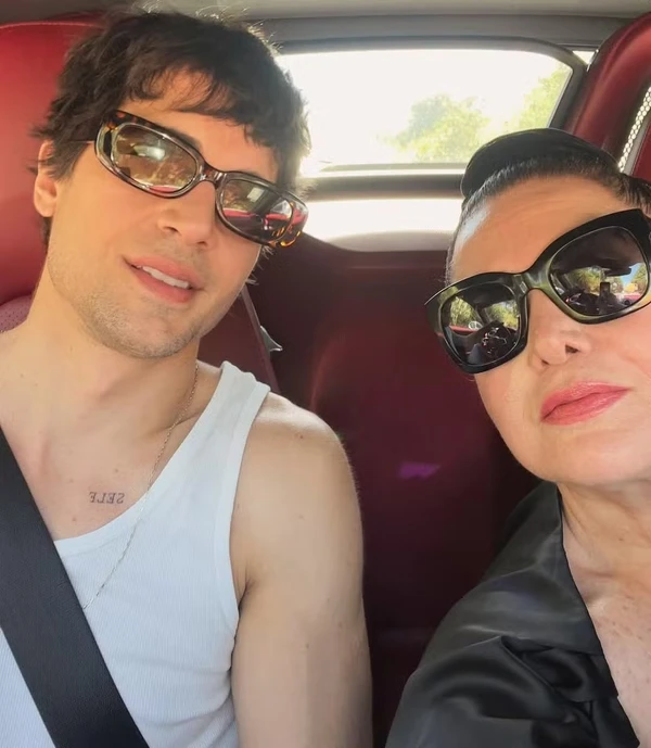 Cristina Galvão é artista plástica e mãe de Fiuk por Reprodução/Instagram