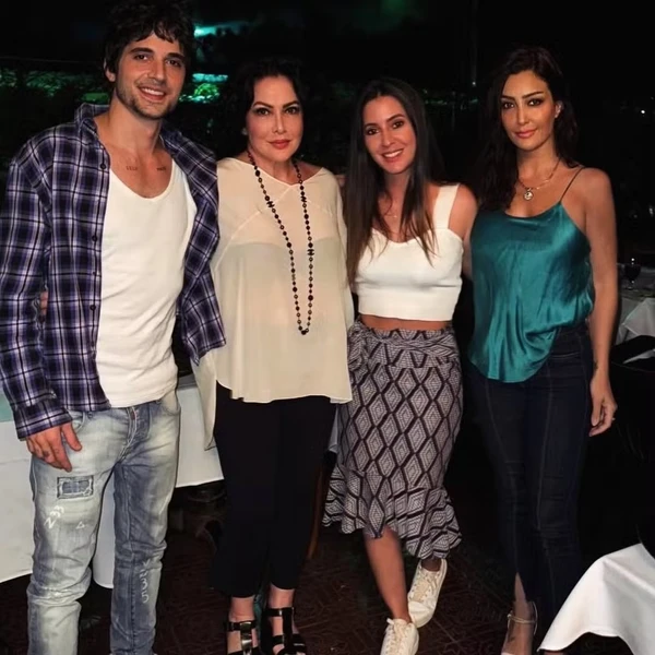 Cristina Galvão é artista plástica e mãe de Fiuk por Reprodução/Instagram