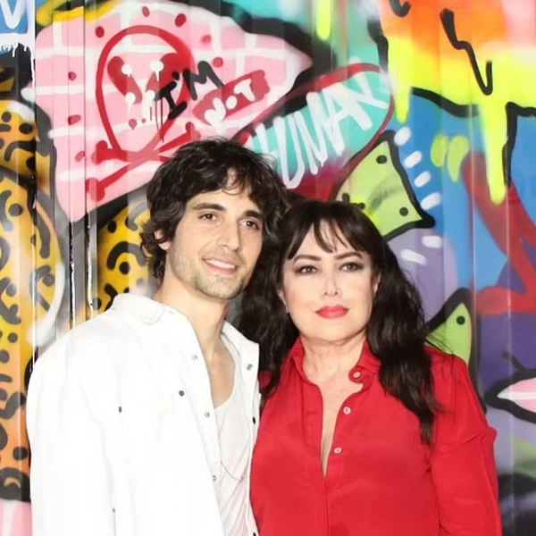 Cristina Galvão é artista plástica e mãe de Fiuk por Reprodução/Instagram