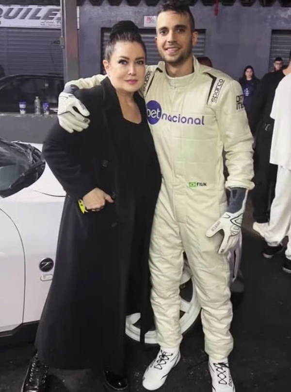 Cristina Galvão é artista plástica e mãe de Fiuk por Reprodução/Instagram