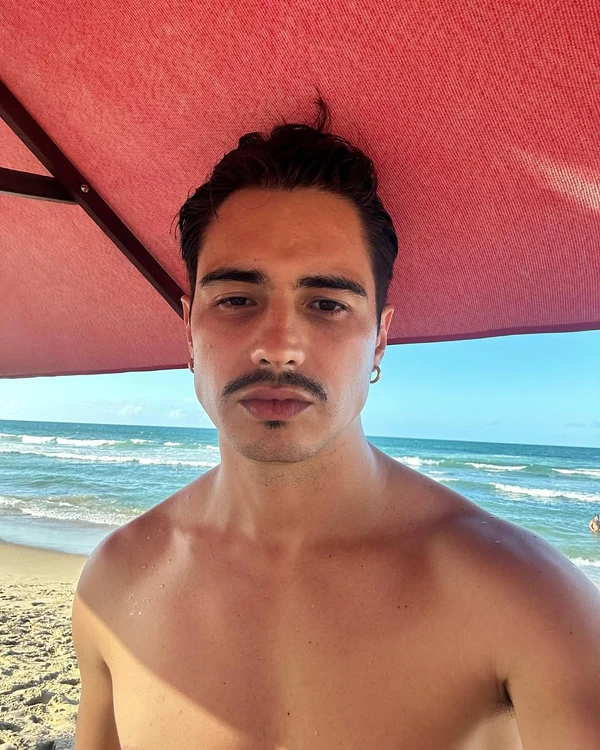 Danilo Mesquita é apontado como o novo affair de Bruna Marquezine por Reprodução/Instagram