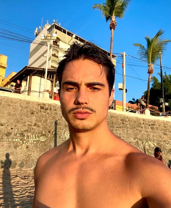 Danilo Mesquita é apontado como o novo affair de Bruna Marquezine por Reprodução/Instagram