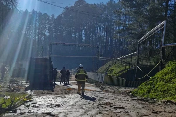 Explosão em Quatro Barras, na Grande Curitiba por Corpo de Bombeiros