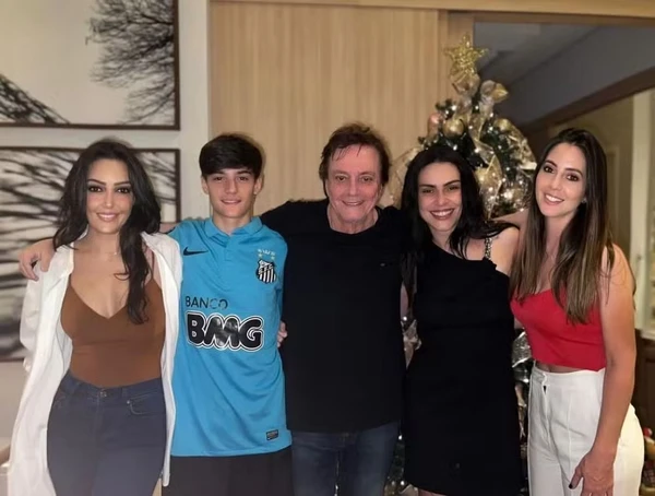 Fábio Jr. com os filhos em Natal antecipado sem a presença de Fiuk  por Reprodução/Instagram