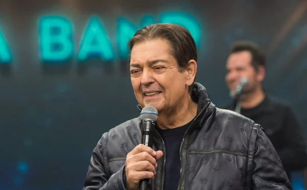 Faustão no comando do programa Faustão na Band