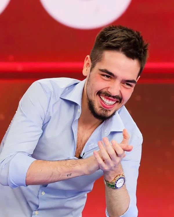 João Silva publicou álbum de fotos pelo Dia da Televisão por Reprodução/Instagram