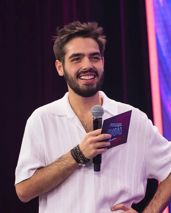 João Silva publicou álbum de fotos pelo Dia da Televisão por Reprodução/Instagram