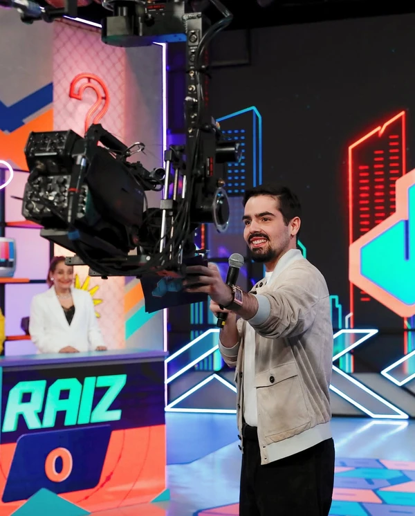 João Silva publicou álbum de fotos pelo Dia da Televisão por Reprodução/Instagram