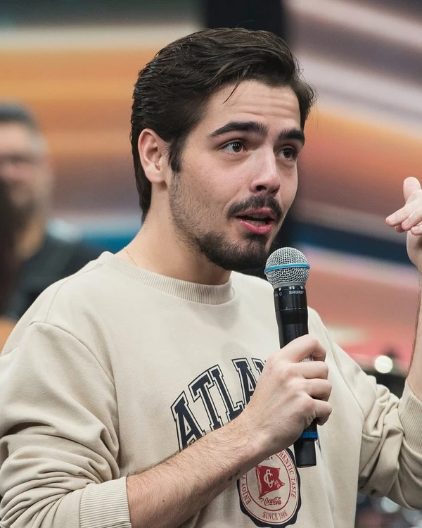 João Silva publicou álbum de fotos pelo Dia da Televisão por Reprodução/Instagram