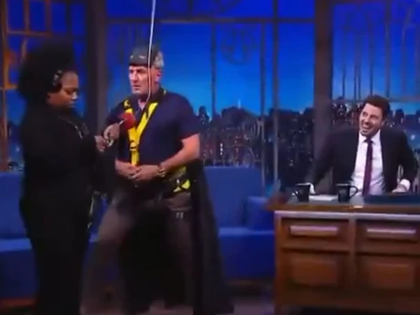 Juliana Oliveira no "The Noite" por Reprodução/SBT