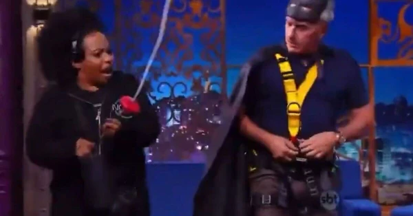 Juliana Oliveira no "The Noite" por Reprodução/SBT