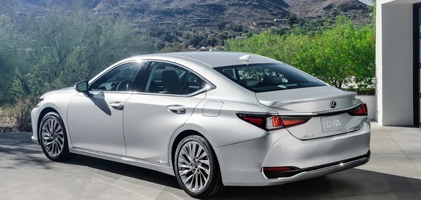 Modelo escolhido pela Corte é o Lexus ES 300H por Divulgação / Lexus 