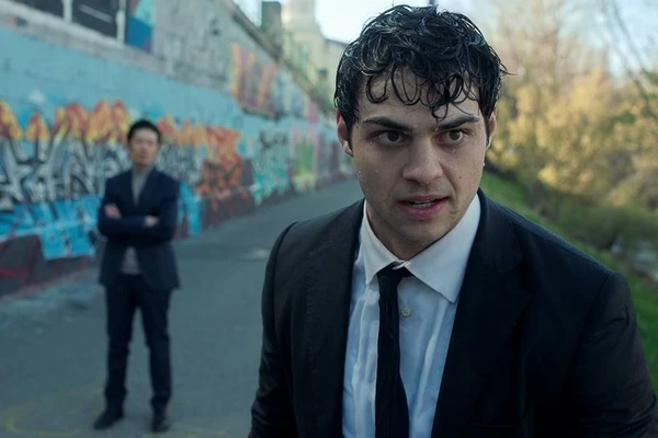 Noah Centineo em 'O Recruta' por Reprodução 