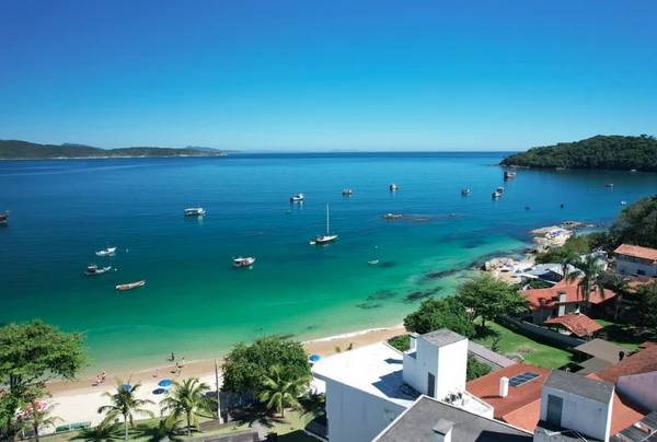 Praias de Bombinhas por Reprodução | Redes Sociais