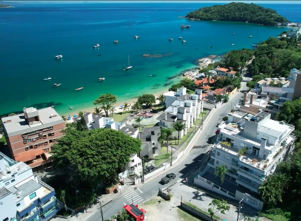 Praias de Bombinhas por Reprodução | Redes Sociais