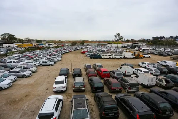 Veículos estão em pátio no interior de São Paulo