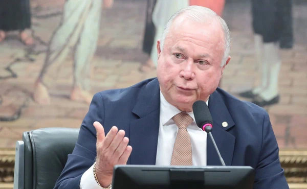  Paulo Azi pauta projetos na CCJ para combater adultização de crianças e adolescentes nas redes sociais