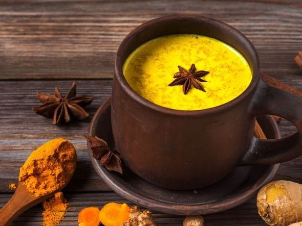 Imagem - Anti-inflamatória e antioxidante: confira 3 receitas de chá de cúrcuma
