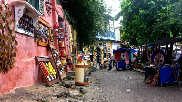 A feirinha dessa cidade atrai turistas de todo o Estado.