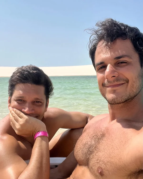 Armando Babaioff e Victor Novaes  por Reprodução/Instagram