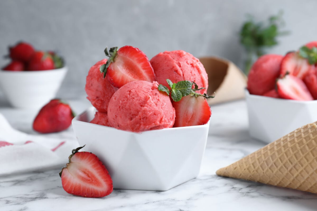 Sorvete de morango (Imagem: New Africa | Shutterstock)