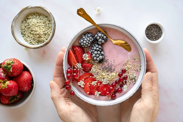Frutas e oleaginosas ajudam a repor a energia por Shuttertock