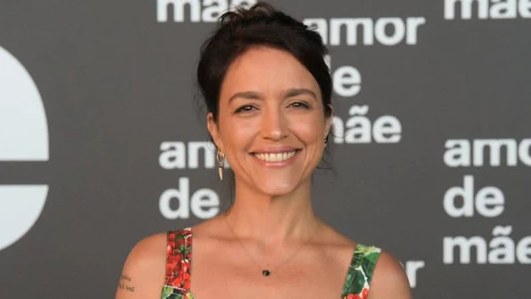 Manuela Dias por Reprodução