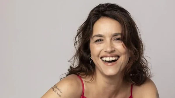 Manuela Dias por Reprodução