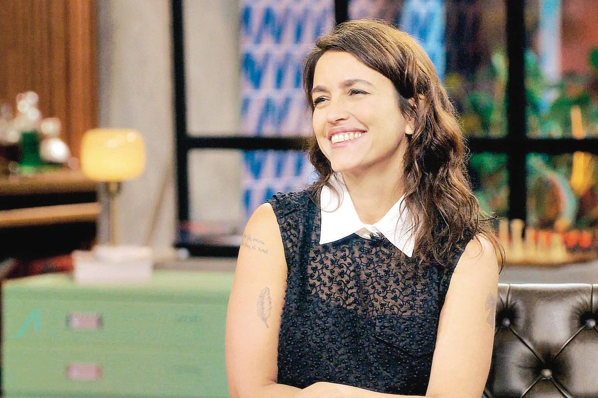Manuela Dias por Reprodução