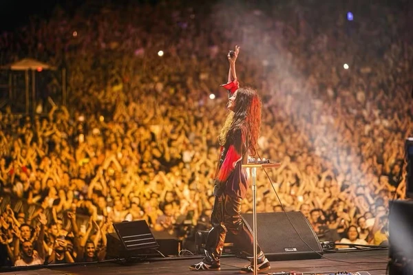 Alanis Morissette no Lolla 2025 por Reprodução/Instagram @diegopadilha