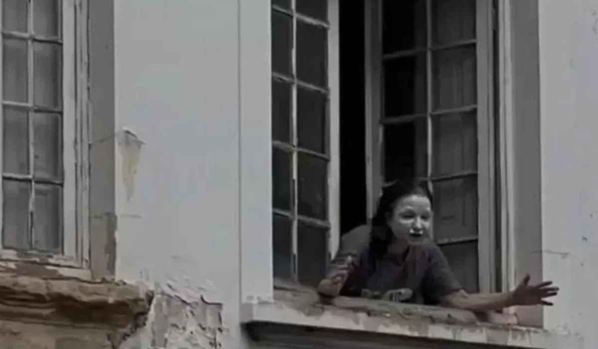 Após três anos, podcast 'A Mulher da Casa Abandonada' ganha novo episódio por Reprodução