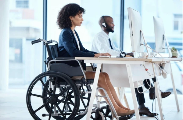Curso capacita pessoas com deficiência