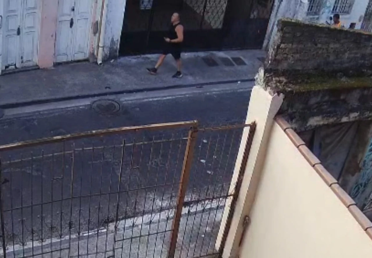 Homem estava andando tranquilamente no Santo Antônio antes de ser assaltado por Reprodução